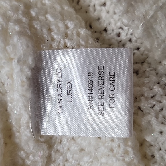 All at Once, Size PM, Off White Cold Shoulder Sweater, High Low Front, Shiny - Picture 11 of 11